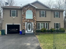 3051 Briarwood Dr, Unit 6-210 in Tobyhanna, PA - Building Photo