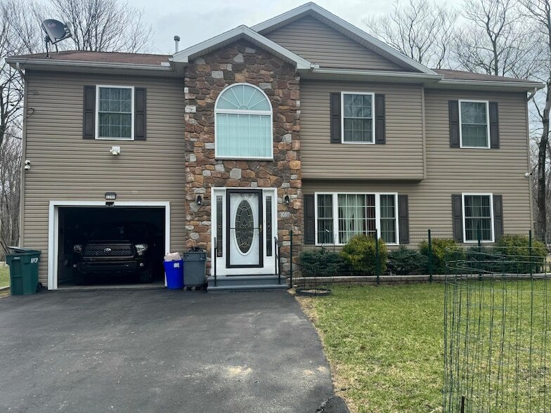 3051 Briarwood Dr, Unit 6-210 in Tobyhanna, PA - Building Photo