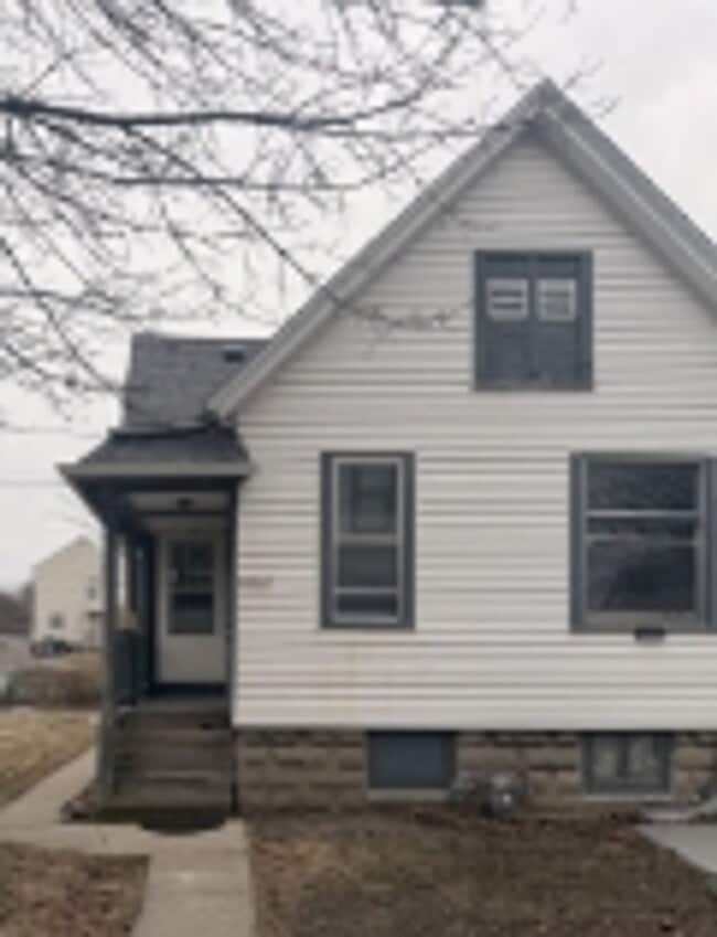 property at 2549 N Vel R. Phillips Ave