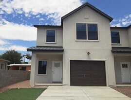 216 Linda Vista Dr in Sunland Park, NM - Building Photo