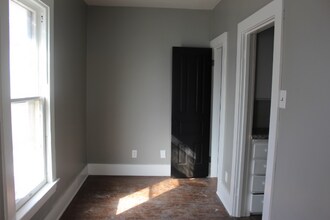 521 SW Tyler St-Unit -4 in Topeka, KS - Building Photo - Building Photo