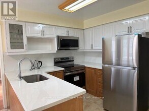 296 King Andrew Dr in Mississauga, ON - Building Photo - Building Photo