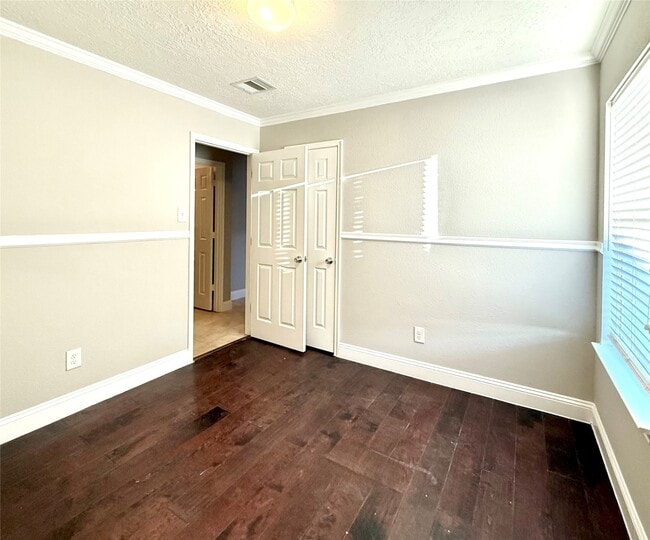 property at 16026 Arapaho Bend Ln