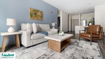 900 E Six Forks Rd in Raleigh, NC - Building Photo