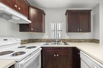 Village Green Senior Community in Escondido, CA - Foto de edificio - Interior Photo
