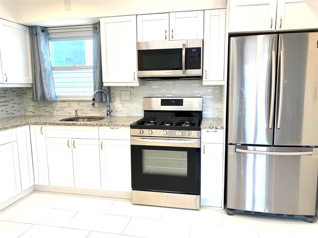 517 Liberty Ave in Jersey City, NJ - Building Photo - Building Photo