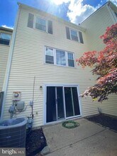 4905 Van Walbeek Plz in Annandale, VA - Foto de edificio - Building Photo
