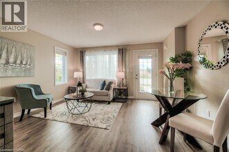 750 Bleams Rd in Kitchener, ON - Building Photo - Building Photo