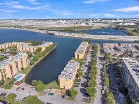 4709 NW 7th St in Miami, FL - Building Photo