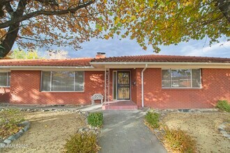 995 Roberts St in Reno, NV - Building Photo - Building Photo