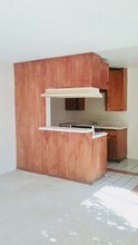 10215 California Ave, Unit E in South Gate, CA - Foto de edificio - Building Photo