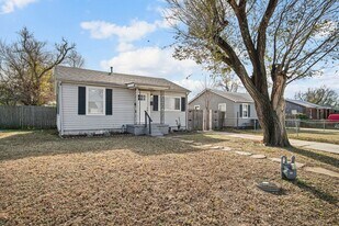 7202 NW 46th St in Bethany, OK - Building Photo