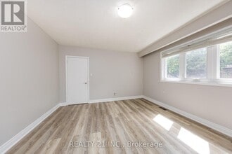 2 Chancery Ln in Toronto, ON - Building Photo - Building Photo