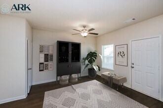 1206 Highwood Ln in East Point, GA - Foto de edificio - Building Photo