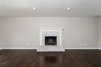 8133 Rose Petal Dr in Florence, KY - Building Photo - Building Photo