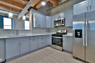 11 E Illinois St in Chicago, IL - Building Photo - Building Photo