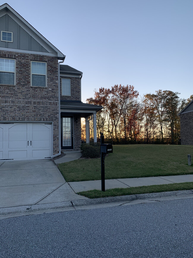 3302 Brockenhurst Dr in Buford, GA - Building Photo - Building Photo