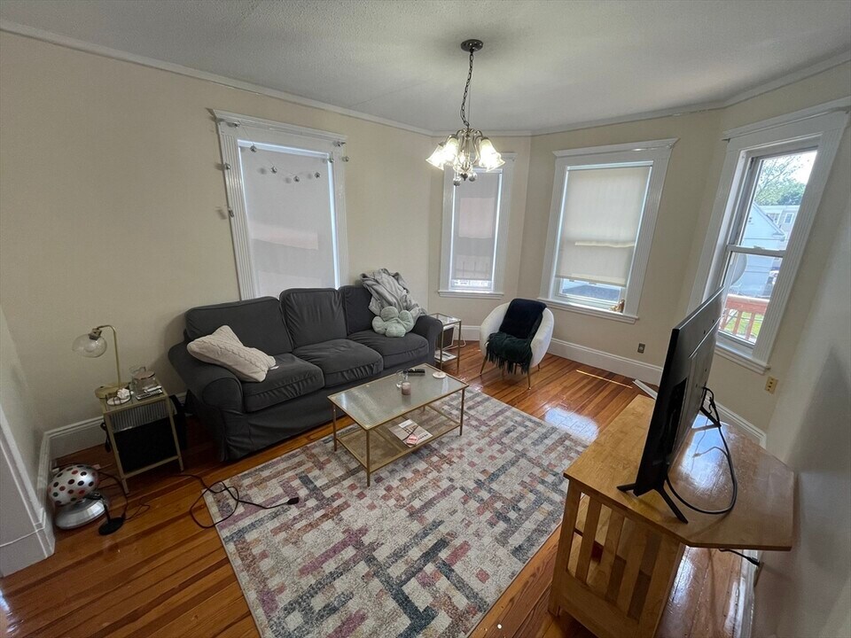 39 Montfern Ave in Boston, MA - Building Photo