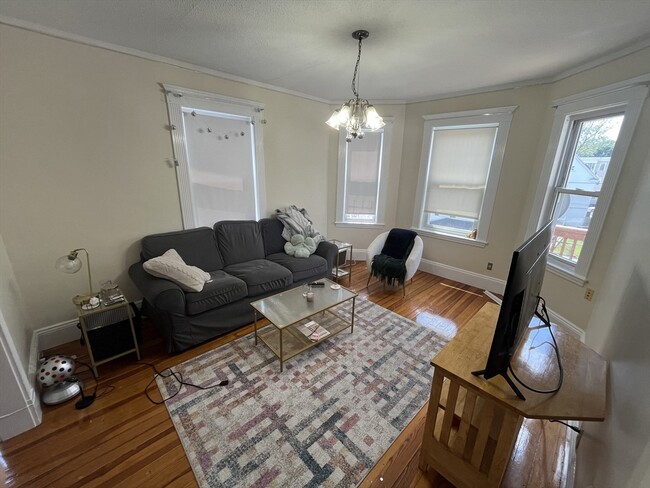 property at 39 Montfern Ave