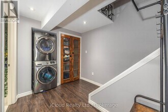 2362 Proudfoot Trail in Oakville, ON - Building Photo - Building Photo