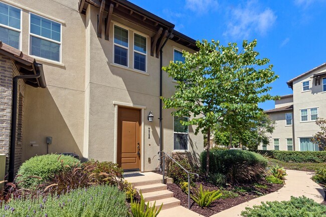 16168 Veridian Cir in San Diego, CA - Foto de edificio - Building Photo