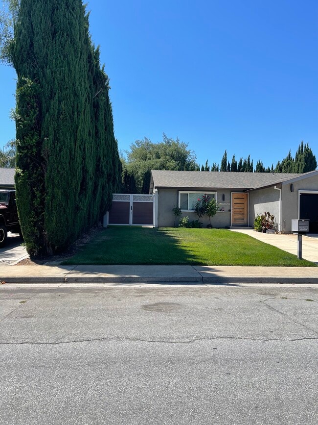 17565 Calle Mazatan