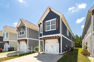 215 Creek Run Way in Calera, AL - Building Photo - Building Photo