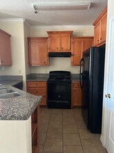 107 Oak Park Dr in Clute, TX - Foto de edificio - Building Photo