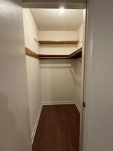 2260 N Summit Ave, Unit 304 in Milwaukee, WI - Building Photo - Building Photo