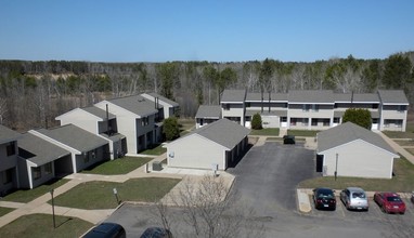 Irongate Apartments & Townhomes in Aurora, MN - Building Photo - Building Photo