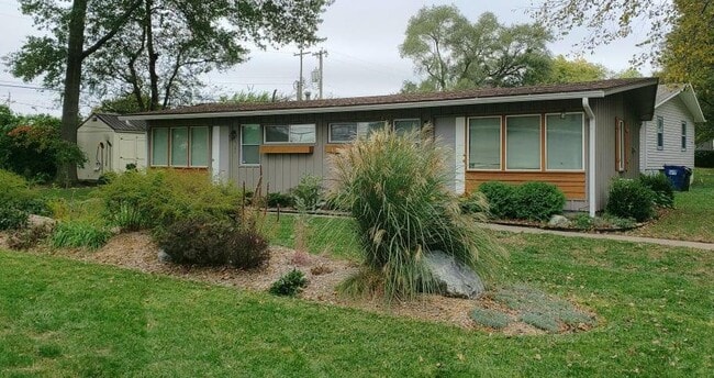 property at 1507 W 22nd Terrace