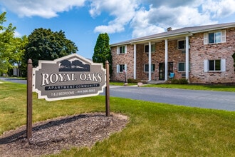 Royal Oaks in Fond du Lac, WI - Building Photo - Building Photo