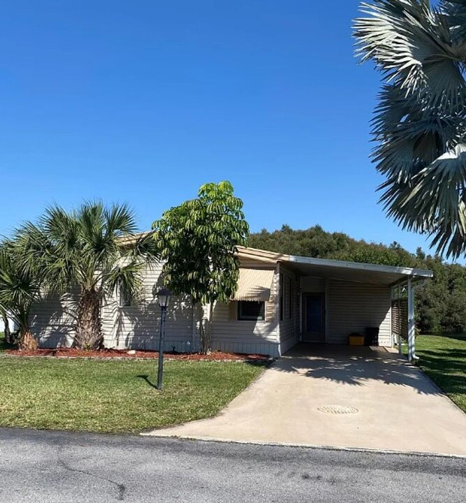 4595 SE Basswood Terrace in Stuart, FL - Building Photo