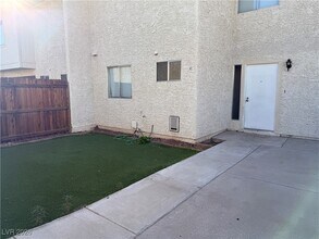 764 Lawrence Dr in Henderson, NV - Building Photo - Building Photo