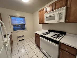 826 E Henry Clay St-Unit -1 in Whitefish Bay, WI - Building Photo - Building Photo