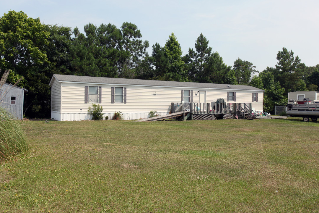 13930 Nc Highway 50 E in Hampstead, NC - Foto de edificio