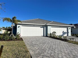 8057 Shr Lk Dr in Englewood, FL - Building Photo
