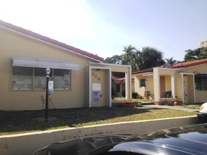 809-815 NE 19th Ave in Fort Lauderdale, FL - Building Photo - Building Photo