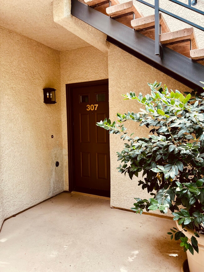 24149 Del Monte Dr, Unit 307 in Santa Clarita, CA - Foto de edificio - Building Photo