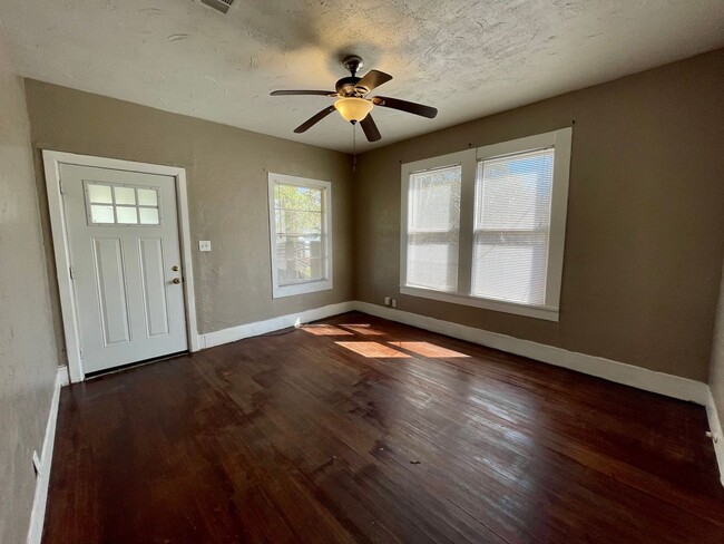 725 Highland Dr in Beaumont, TX - Building Photo - Building Photo