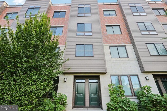 property at 506 Lakeview Ct