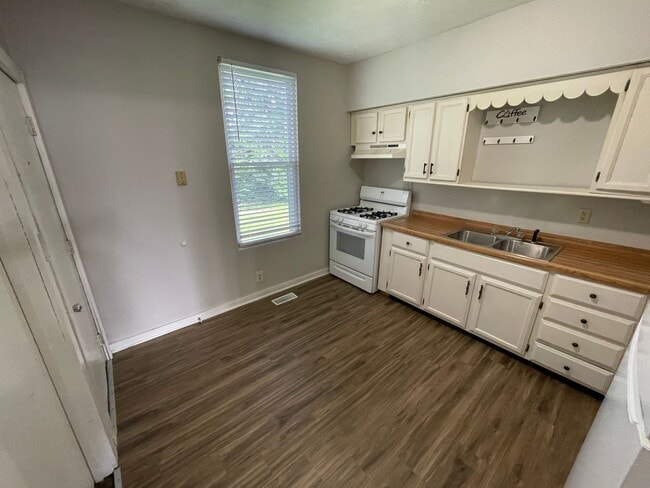 property at 1734 N 13th St