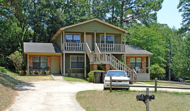 2013 Watson Way in Tallahassee, FL - Building Photo - Building Photo