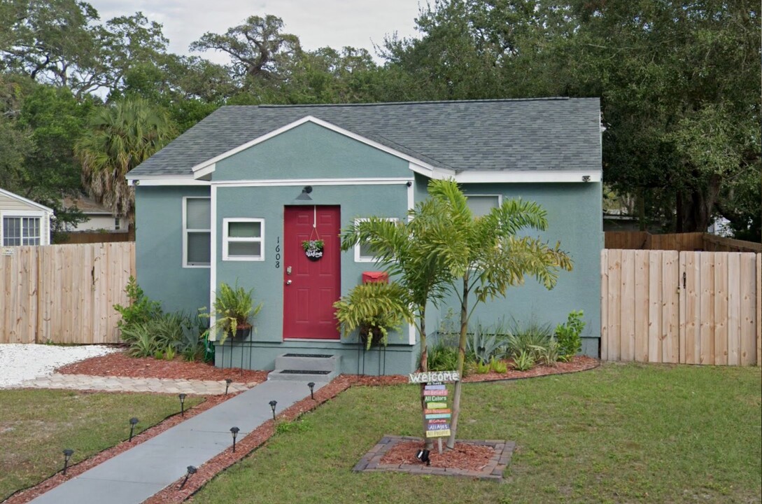 1608 Preston St S in St. Petersburg, FL - Building Photo