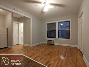 833 W Wolfram St, Unit 3 in Chicago, IL - Building Photo - Building Photo