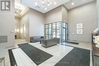 2490 Old Bronte Rd in Oakville, ON - Building Photo - Building Photo