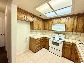 3072 Colony Park Dr in Merced, CA - Building Photo - Building Photo