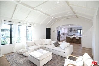 1430 Stearns Dr in Los Angeles, CA - Building Photo - Building Photo