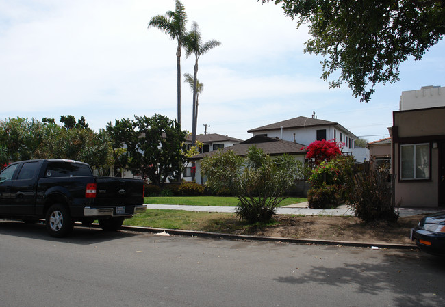 1025-1031 Diamond St in San Diego, CA - Foto de edificio - Building Photo