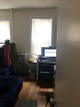 121 Hillside St, Unit 2 in Boston, MA - Foto de edificio - Building Photo